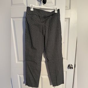 Black and white pattern Zac & Rachel stretchy pants. Size 10
